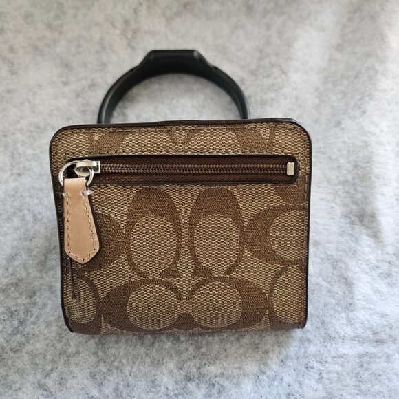 Coach Tan and Brown Signature Wallet EUC - Picture 4 of 4